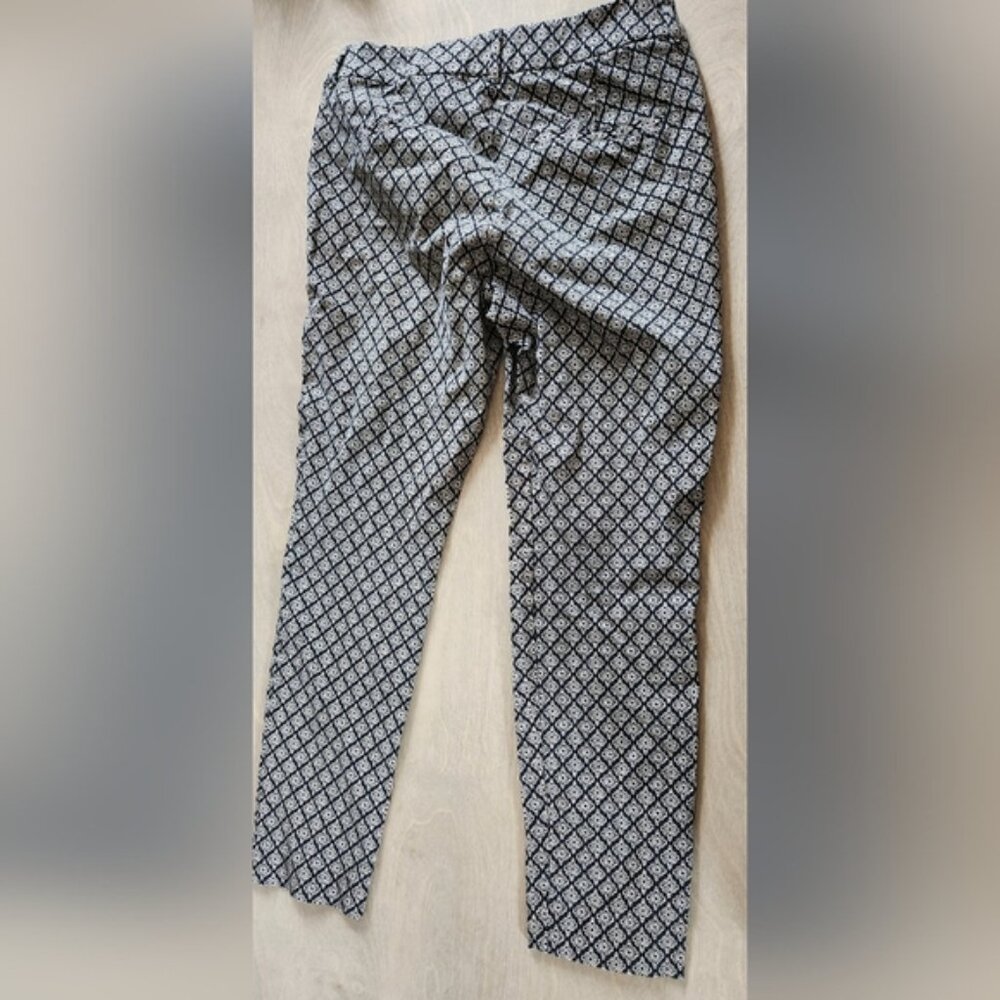 Old Navy Pixie 4 Black And White Brocade Pattern Straight Leg Trouser. - Picture 4 of 9